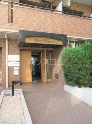 23/28 エントランス