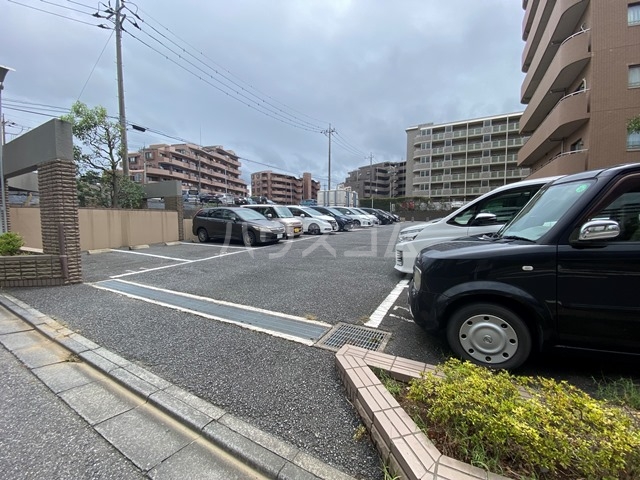 18/28 駐車場