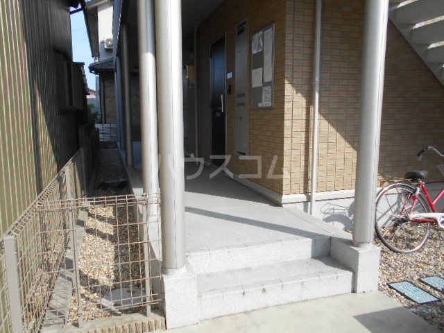 18/26 エントランス