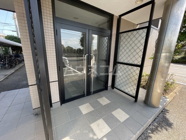 27/30 エントランス