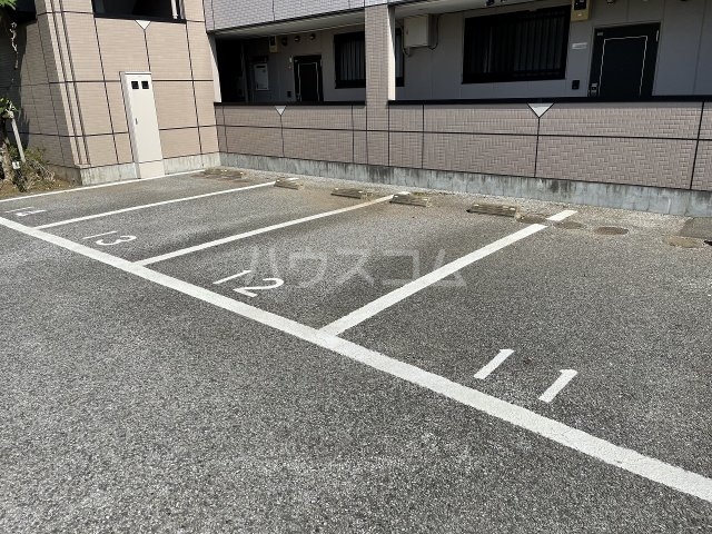 28/30 駐車場