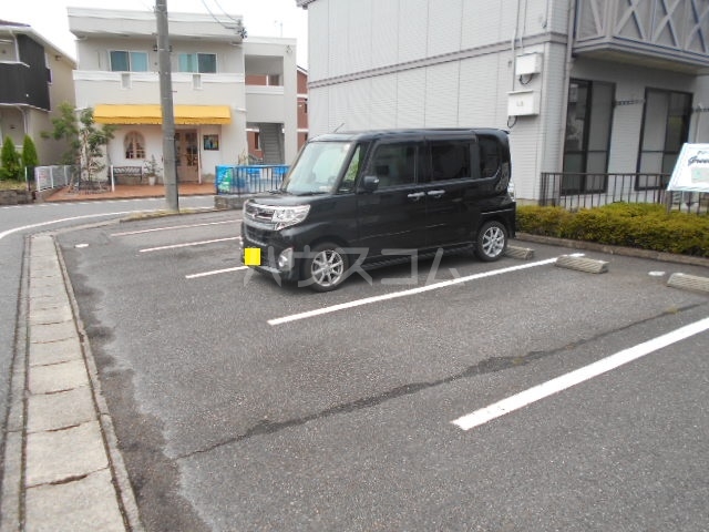 18/26 駐車場