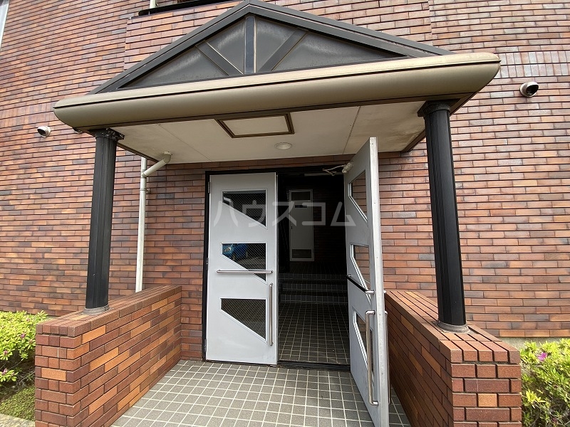 28/30 エントランス