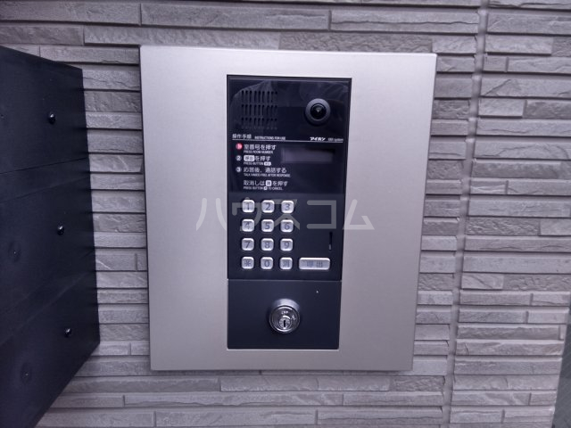 21/30 エントランス