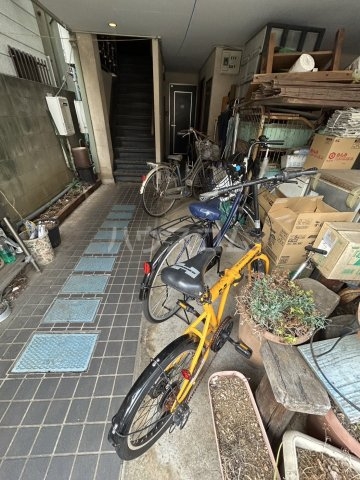 19/27 エントランス