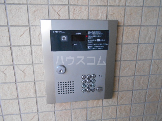 27/30 エントランス