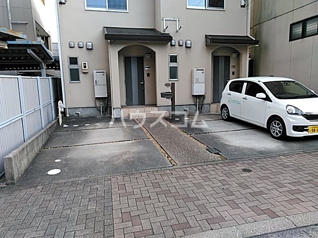 27/30 駐車場
