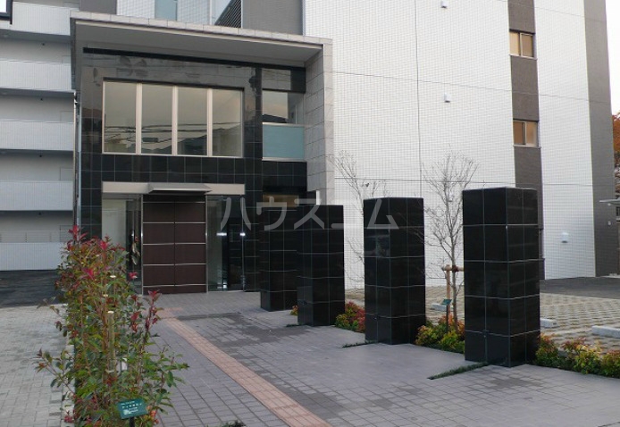 18/27 エントランス