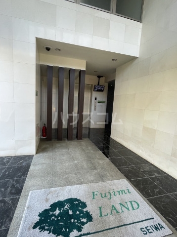 19/27 エントランス