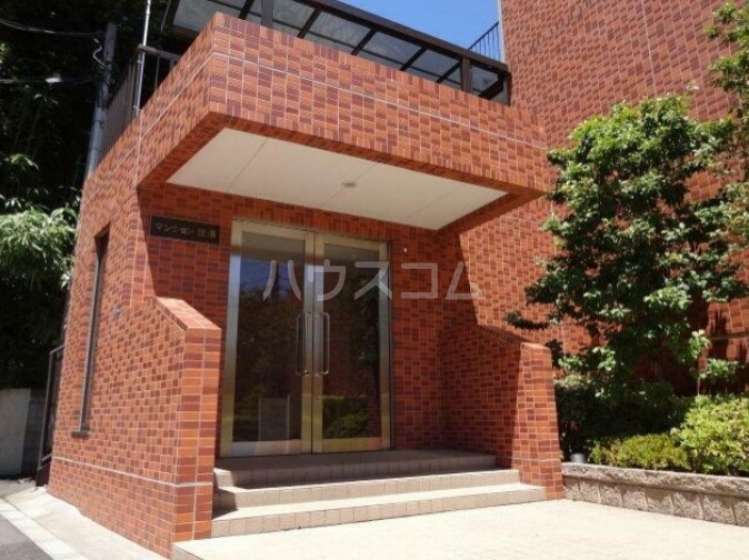 21/22 エントランス