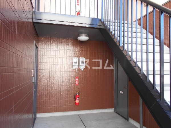 18/27 エントランス