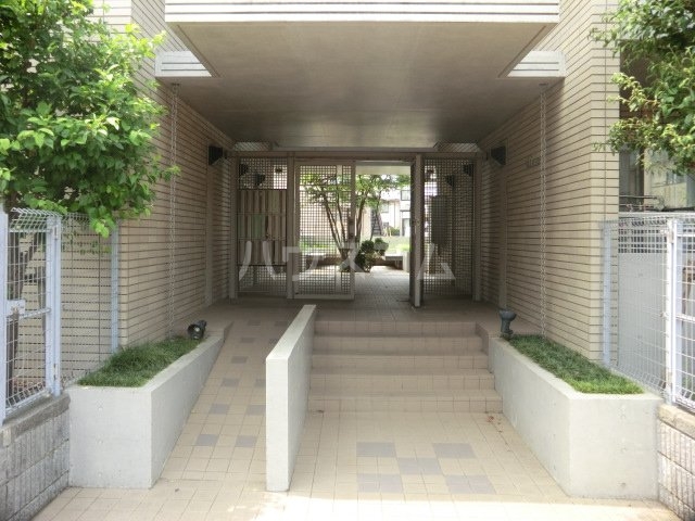 23/30 エントランス