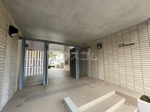 24/30 エントランス