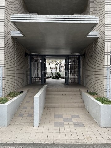 25/30 エントランス