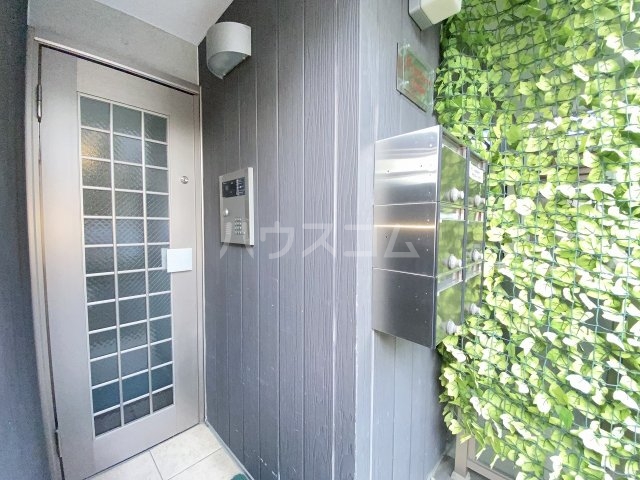 24/30 エントランス