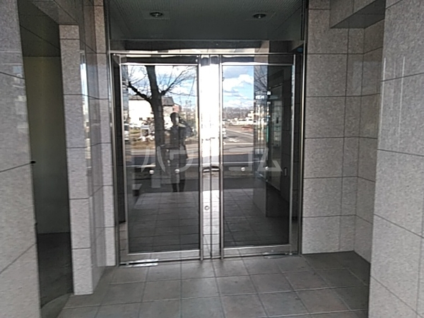 24/30 エントランス