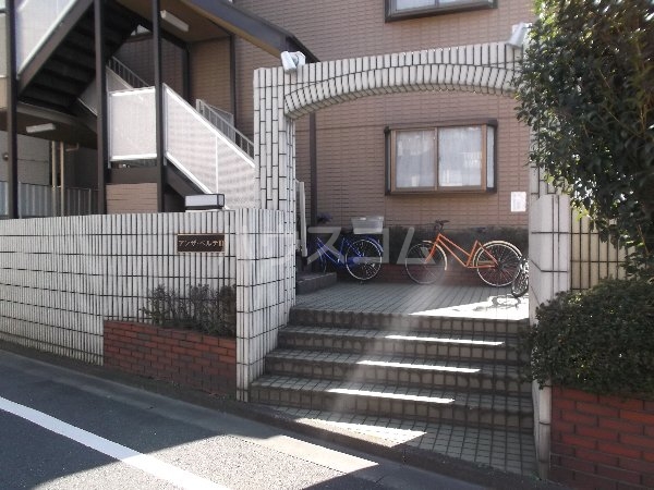 22/26 エントランス