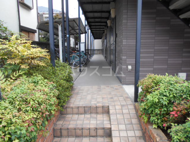 18/28 エントランス