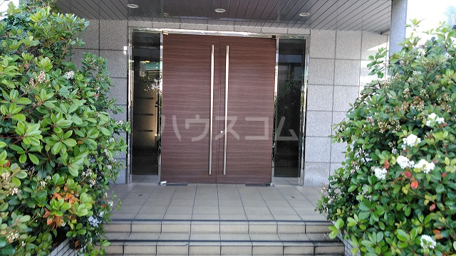 27/30 エントランス