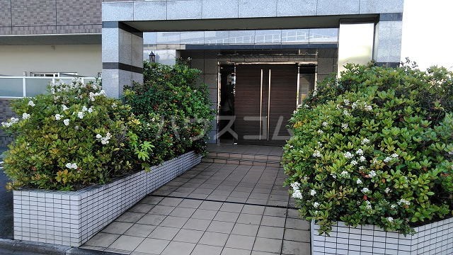 28/30 エントランス