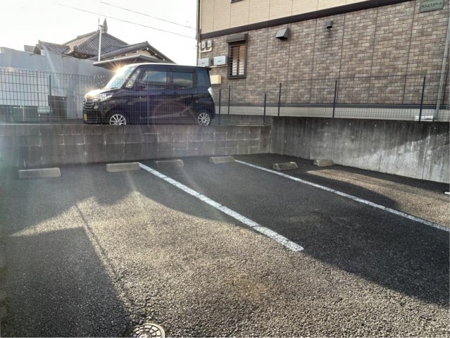 28/30 駐車場