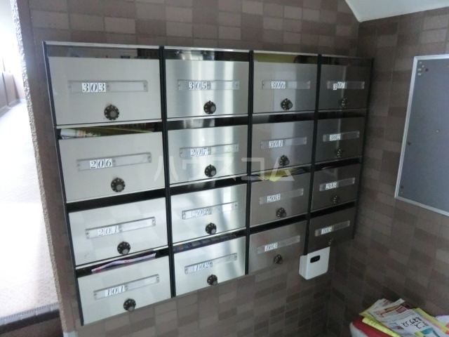 27/30 エントランス