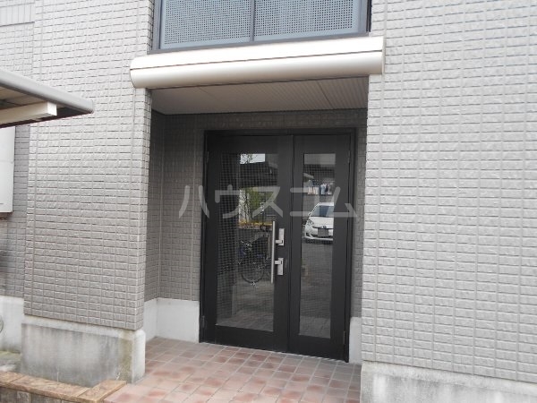 21/30 エントランス