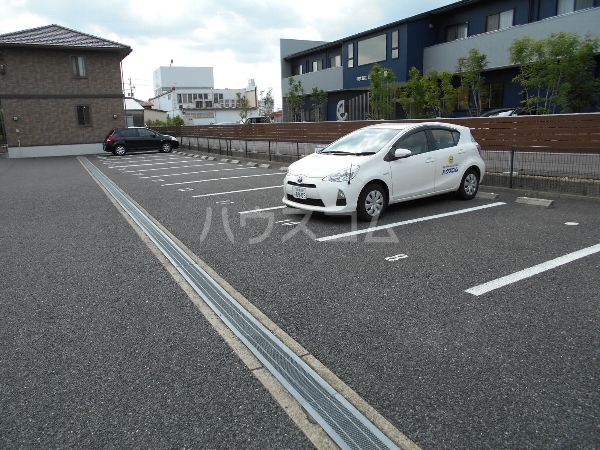 18/25 駐車場
