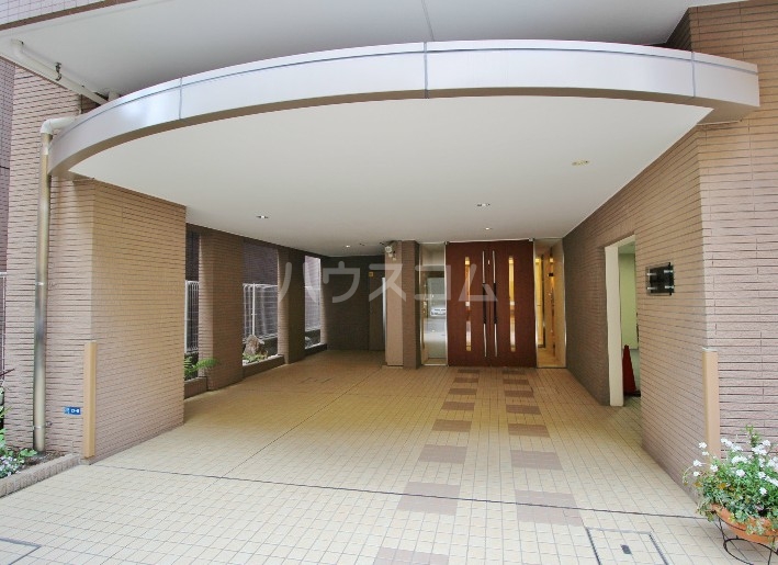 21/22 エントランス