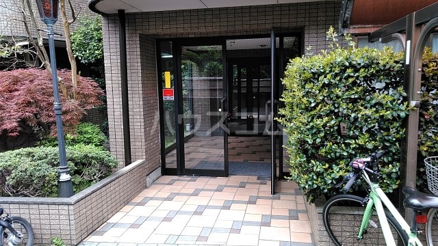 27/28 エントランス