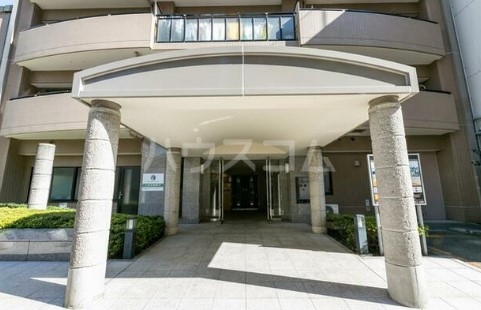 16/27 エントランス