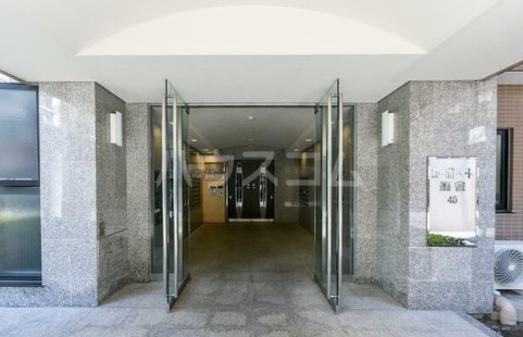 17/27 エントランス