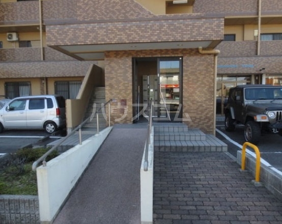 20/30 エントランス