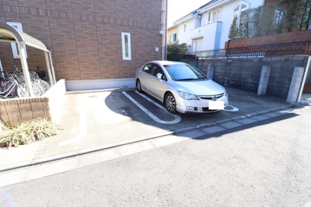 23/26 駐車場