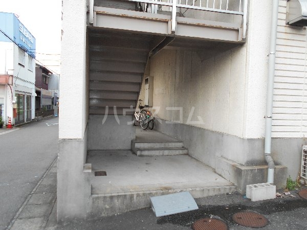 27/30 エントランス