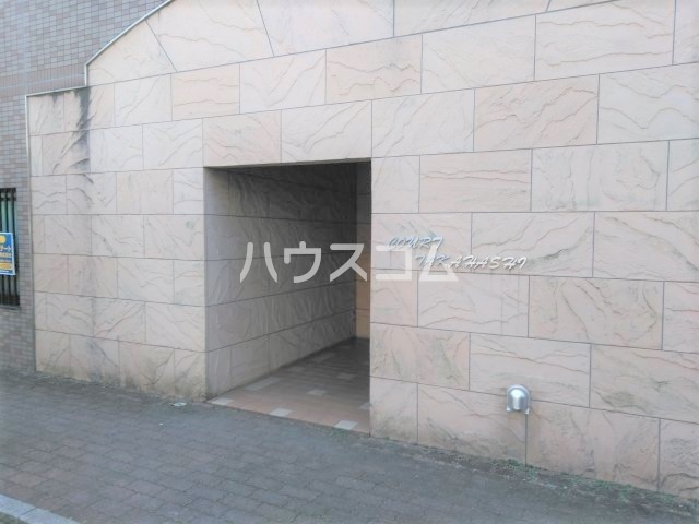 28/30 エントランス