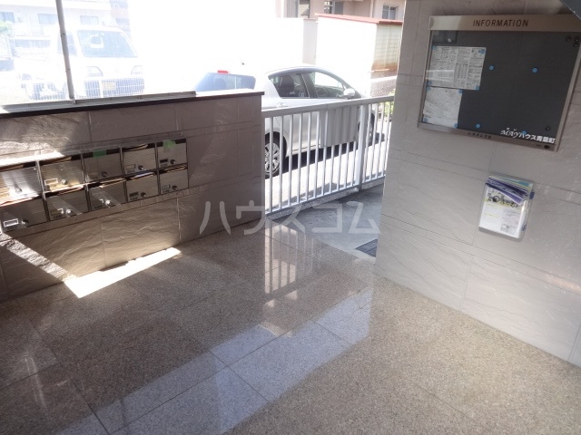 13/15 エントランス