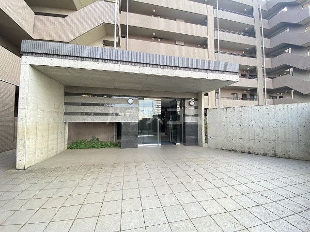 16/27 エントランス