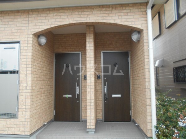 18/26 エントランス