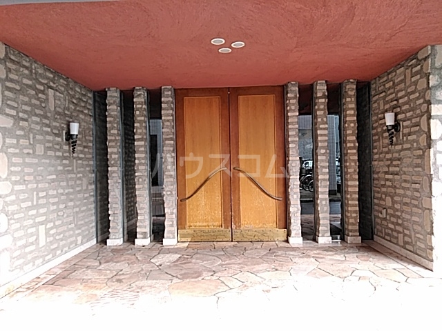 2/4 エントランス