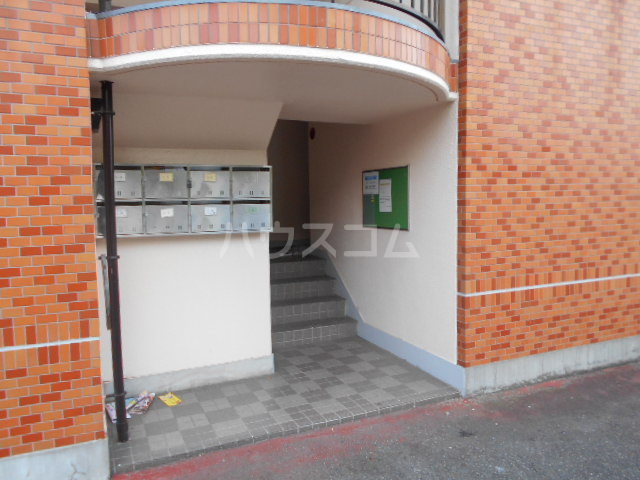 25/30 エントランス