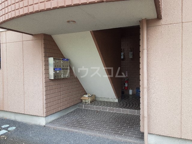 23/30 エントランス