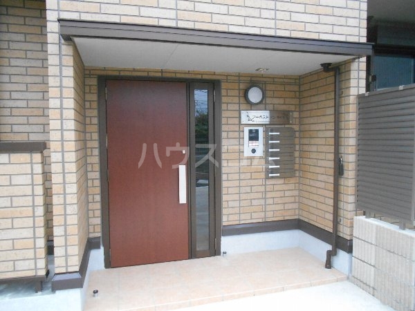 21/30 エントランス