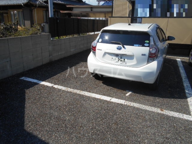 18/25 駐車場