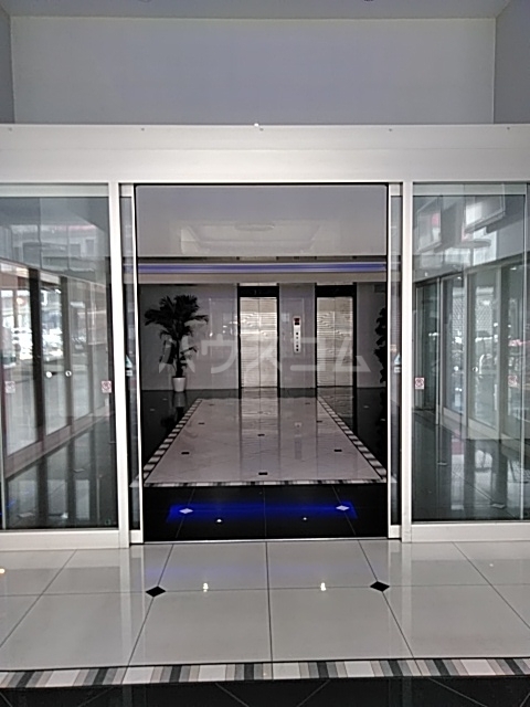 24/26 エントランス