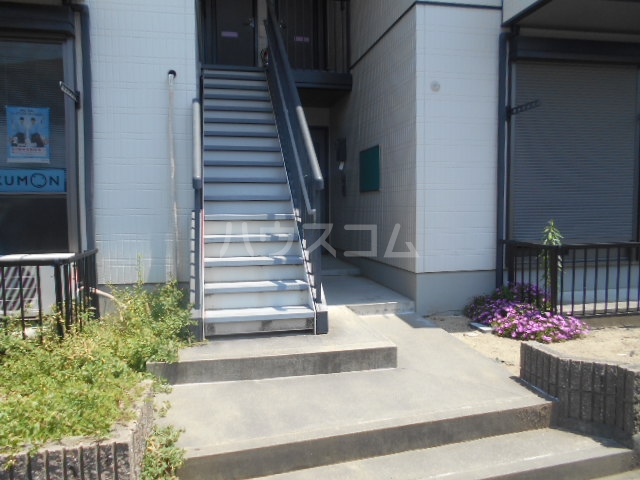 21/30 エントランス