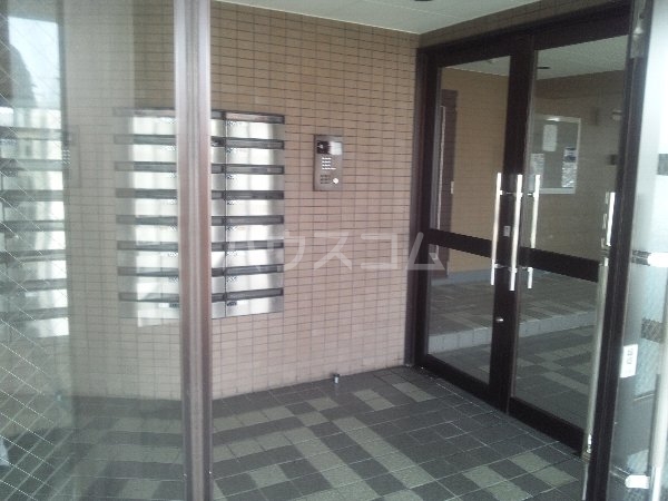 15/23 エントランス