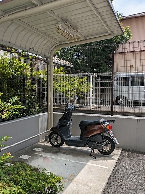 27/30 駐車場