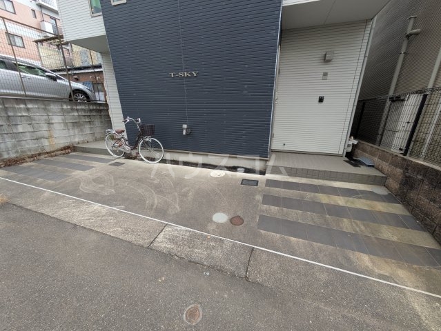 25/30 エントランス