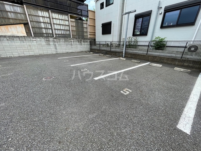 18/18 駐車場